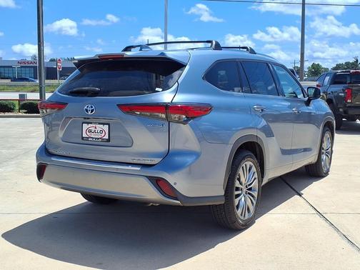 Moon Dust 2021 Toyota Highlander Platinum