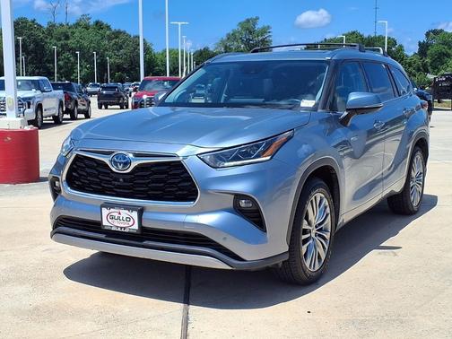 Moon Dust 2021 Toyota Highlander Platinum