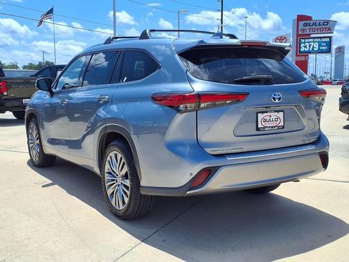 Moon Dust 2021 Toyota Highlander Platinum