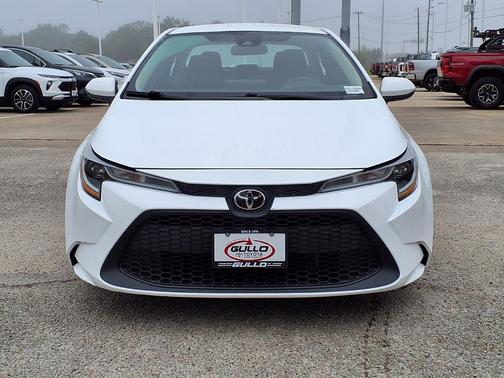 White 2022 Toyota Corolla LE