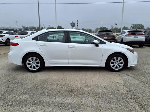 White 2022 Toyota Corolla LE