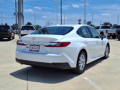 Ice Cap 2026 Toyota Camry LE