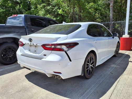 White 2022 Toyota Camry SE