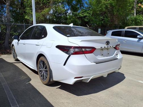White 2022 Toyota Camry SE