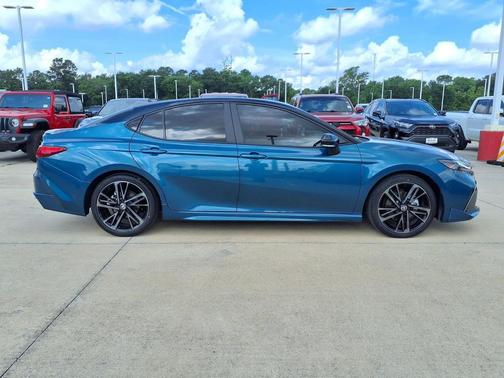 Ocean Gem/Midnight Black Metallic 2025 Toyota Camry XSE