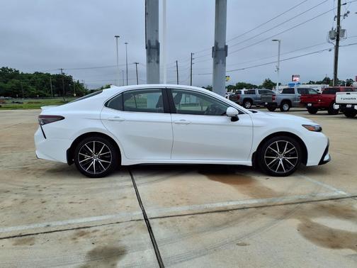 Ice Cap 2024 Toyota Camry SE