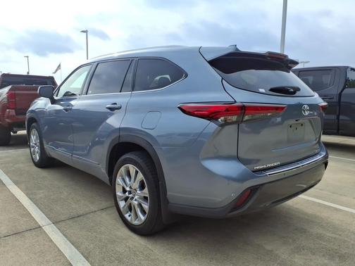 Moon Dust 2020 Toyota Highlander Limited