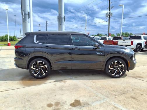 Black Diamond/Deep Bronze Metallic 2023 Mitsubishi Outlander PHEV 40th Anniversary