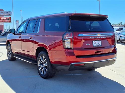 2023 Chevrolet Suburban LT