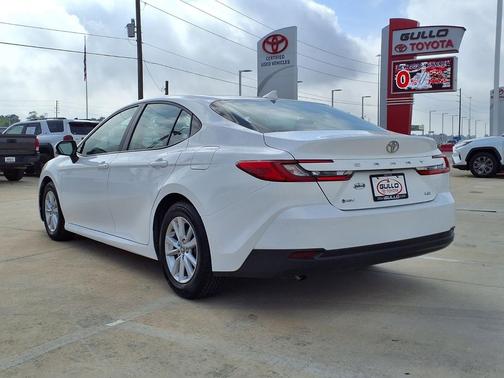 Ice Cap 2025 Toyota Camry LE