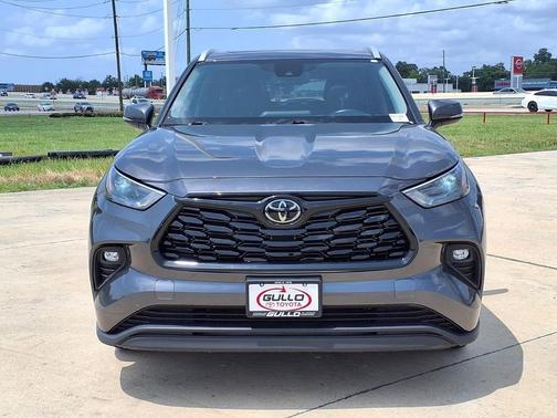 Magnetic Gray Metallic 2024 Toyota Highlander XLE