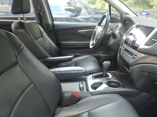Modern Steel Metallic 2017 Honda Pilot EX-L