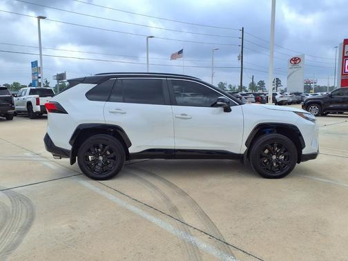 Wind Chill Pearl/Midnight Black Metallic 2023 Toyota RAV4 Hybrid SE