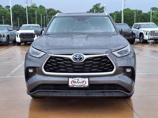 Magnetic Gray Metallic 2023 Toyota Highlander Hybrid XLE