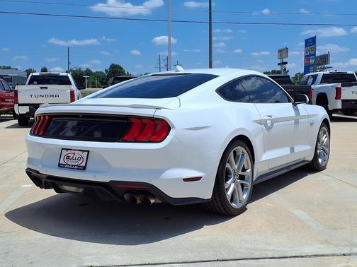 Oxford White 2022 Ford Mustang GT Premium
