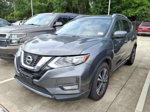 Gun Metallic 2017 Nissan Rogue SL