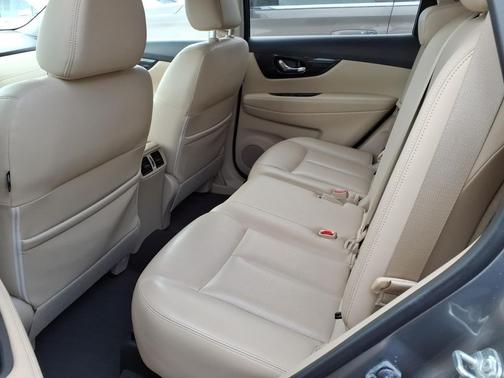 Gun Metallic 2017 Nissan Rogue SL