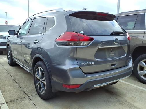 Gun Metallic 2017 Nissan Rogue SL