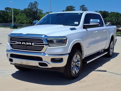 Bright White Clearcoat 2022 RAM 1500 Laramie