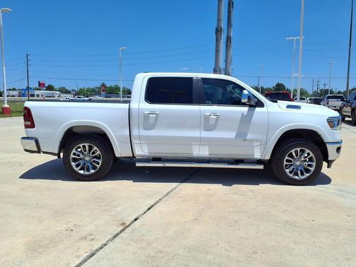 Bright White Clearcoat 2022 RAM 1500 Laramie