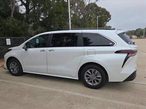 2025 Toyota Sienna XLE