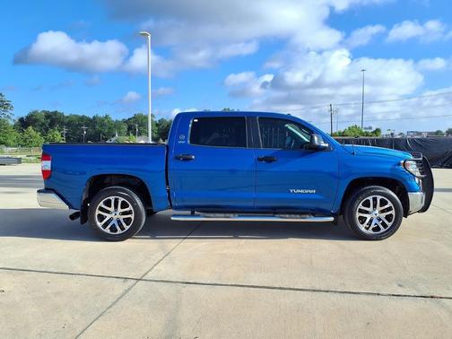 Blazing Blue Pearl 2017 Toyota Tundra SR5