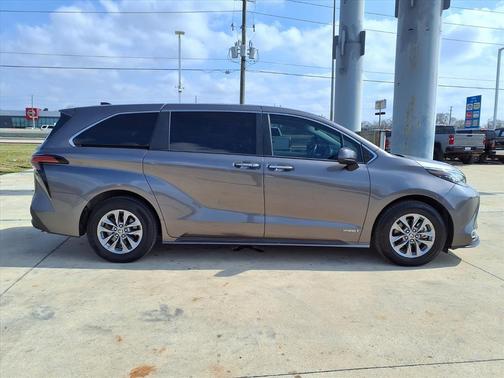 2021 Toyota Sienna XLE