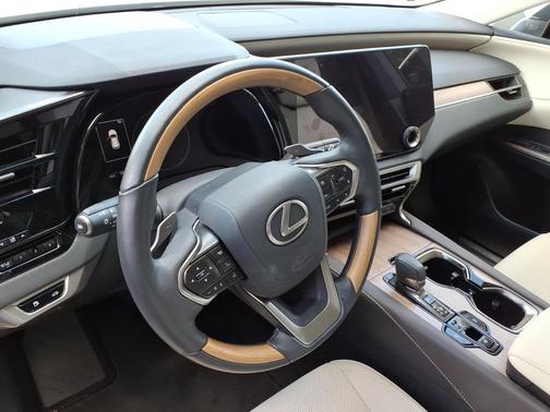 Eminent White Pearl 2024 Lexus RX 350 Premium