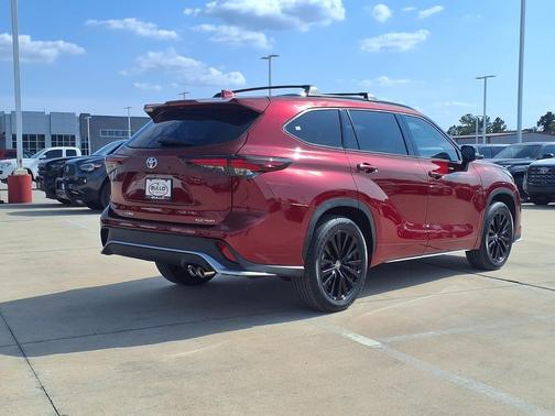 Ruby Flare Pearl 2026 Toyota Highlander XSE