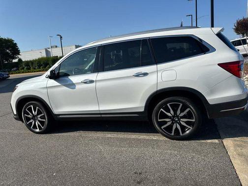 2022 Honda Pilot Touring 8-Passenger