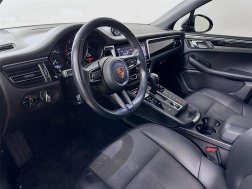 2022 Porsche Macan AWD