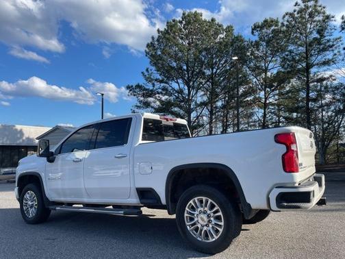 Summit White 2022 Chevrolet Silverado 2500 HIGH COUNTRY