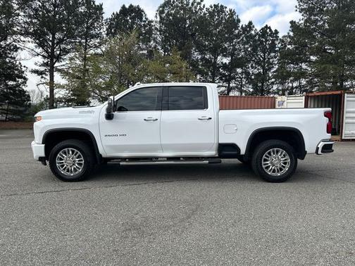 Summit White 2022 Chevrolet Silverado 2500 HIGH COUNTRY