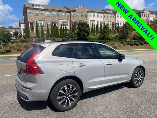 2025 Volvo XC60 B5 PLUS