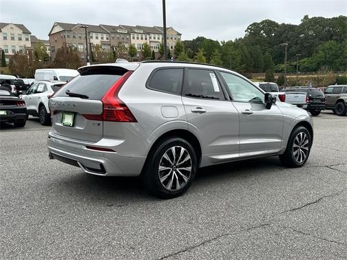 2025 Volvo XC60 B5 PLUS