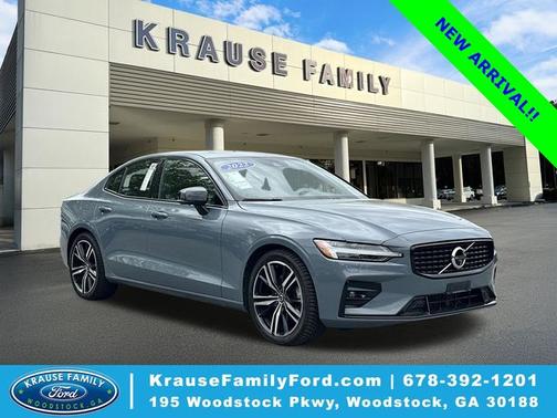 Thunder Gray Metallic 2022 Volvo S60 B5 R-DESIGN