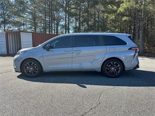 2024 Toyota Sienna XSE 7 PASSENGER
