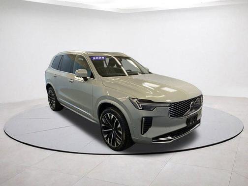 2025 Volvo XC90 B6 Plus 7-Seater