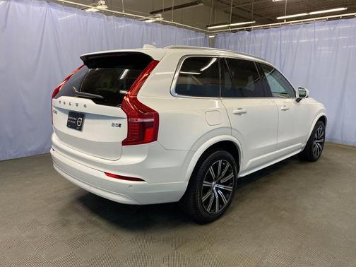 Crystal White 2023 Volvo XC90 B5 Core