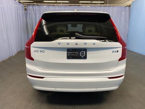 Crystal White 2023 Volvo XC90 B5 Core
