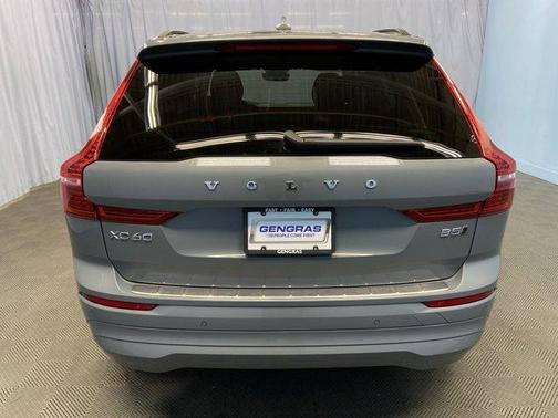 2022 Volvo XC60 B5 Momentum