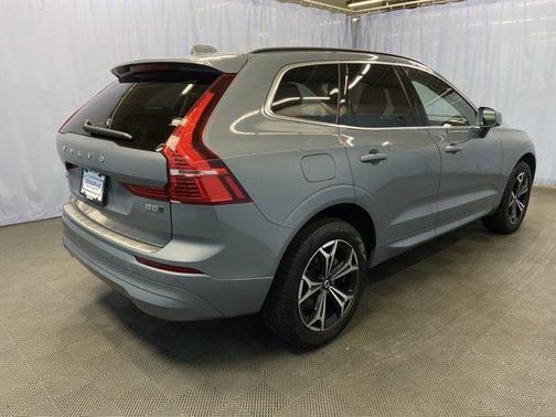 2022 Volvo XC60 B5 Momentum