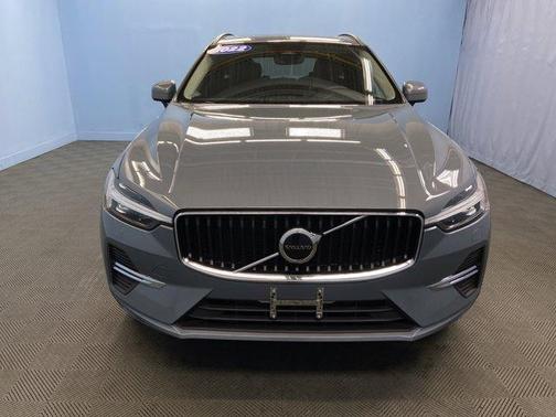 2022 Volvo XC60 B5 Momentum