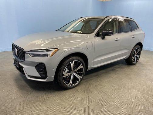 2025 Volvo XC60 Plug-In Hybrid T8 Ultra