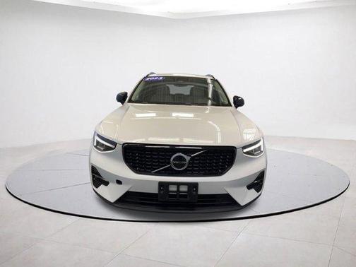2023 Volvo XC40 B5 Plus Dark Theme