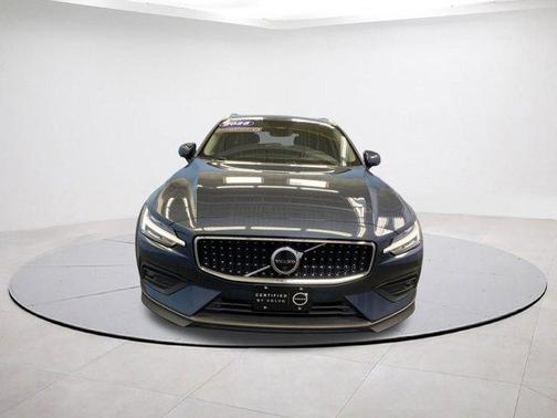 2025 Volvo V60 Cross Country B5 Plus