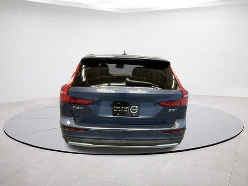 2025 Volvo V60 Cross Country B5 Plus