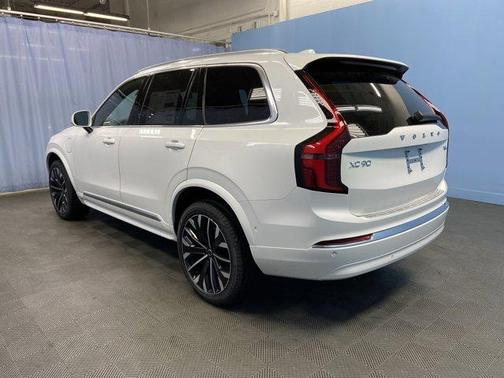 2025 Volvo XC90 Plug-In Hybrid T8 Plus 7-Seater