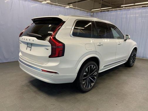 2025 Volvo XC90 Plug-In Hybrid T8 Plus 7-Seater
