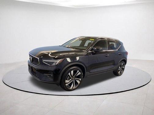 2024 Volvo XC40 B5 Plus Bright Theme